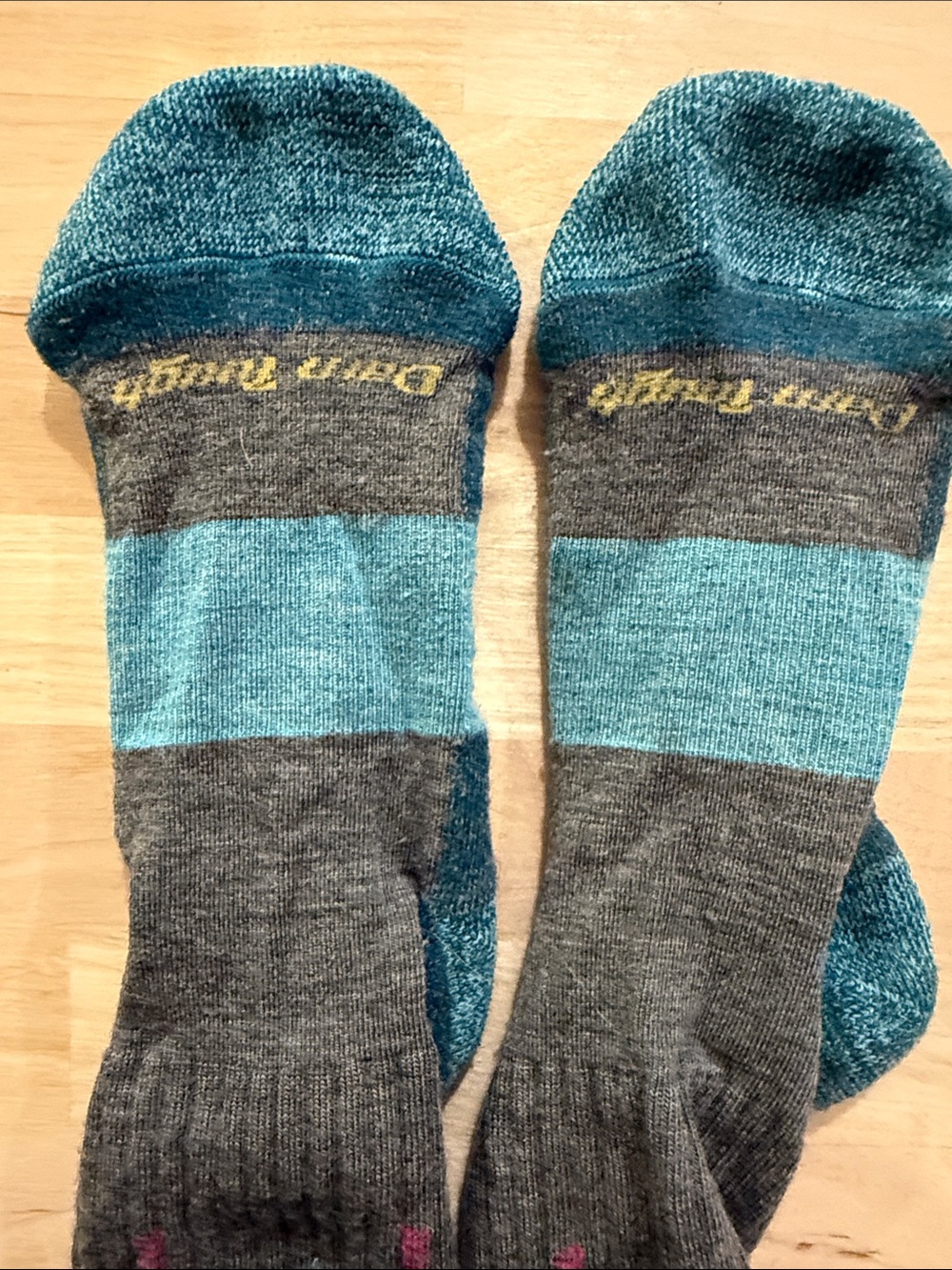 Darn Tough Women's Crew Socks with Bear design (merino) - Picture 6 of 6